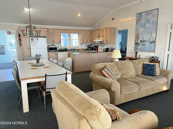 Emerald Isle, NC 28594,5204 Ocean DR