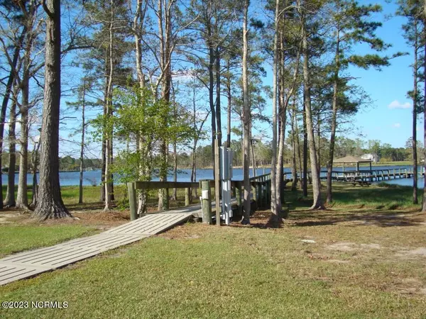 Arapahoe, NC 28510,21 Meadow LN