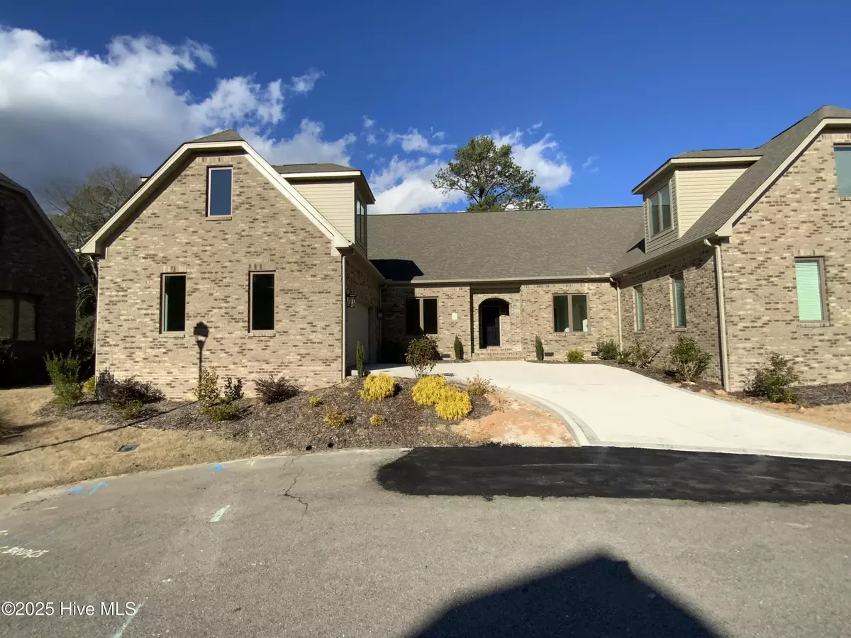 Pinehurst, NC 28374,5 Regency CT #11
