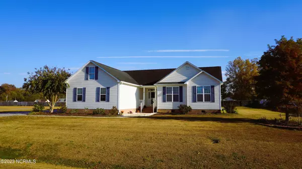 327 Tradewinds WAY,  Grimesland,  NC 27837