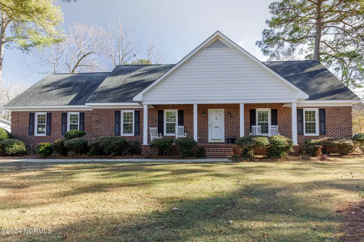 Clinton, NC 28328,202 E Arrowhead DR