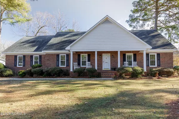 202 E Arrowhead DR,  Clinton,  NC 28328