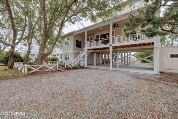 North Topsail Beach, NC 28460,119 Old Village LN