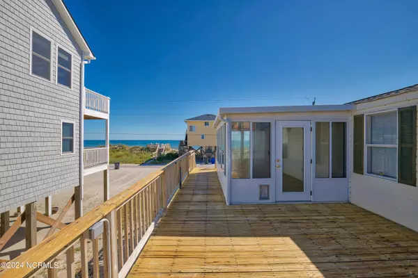 North Topsail Beach, NC 28460,221 Topsail RD