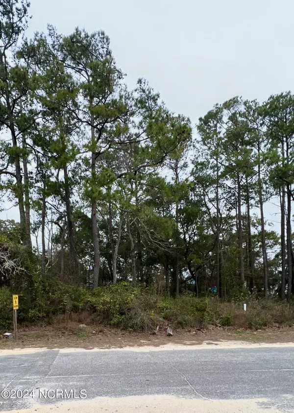 Oak Island, NC 28465,402 NE 79th ST