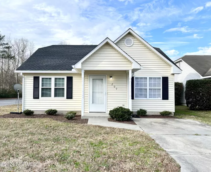 209 Oakwood LN, Elizabeth City, NC 27909