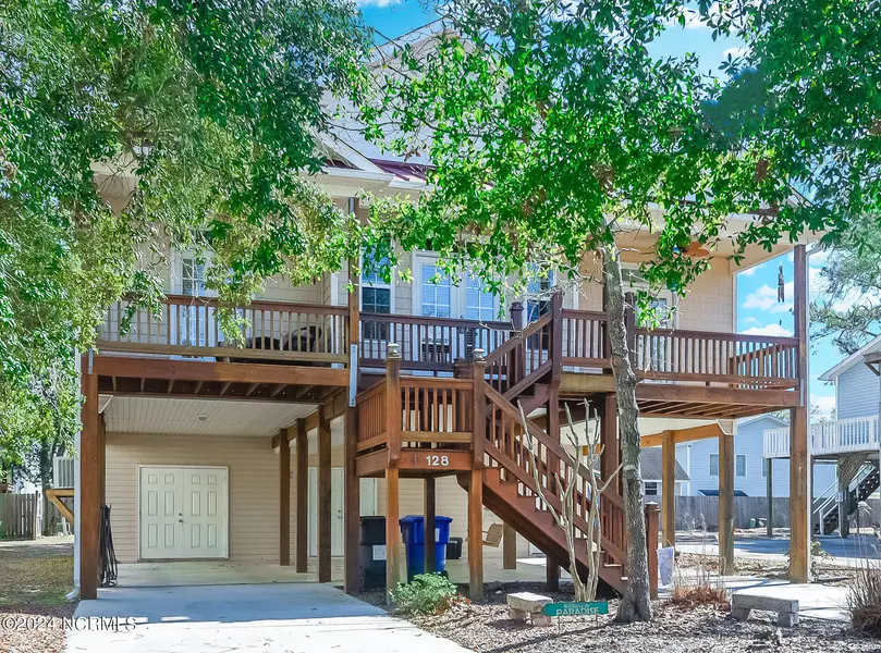 128 NE 29th ST, Oak Island, NC 28465