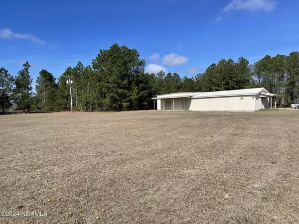 3661 Fayetteville RD, Raeford, NC 28376