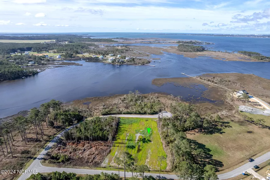 206 Leeward LN, Beaufort, NC 28516