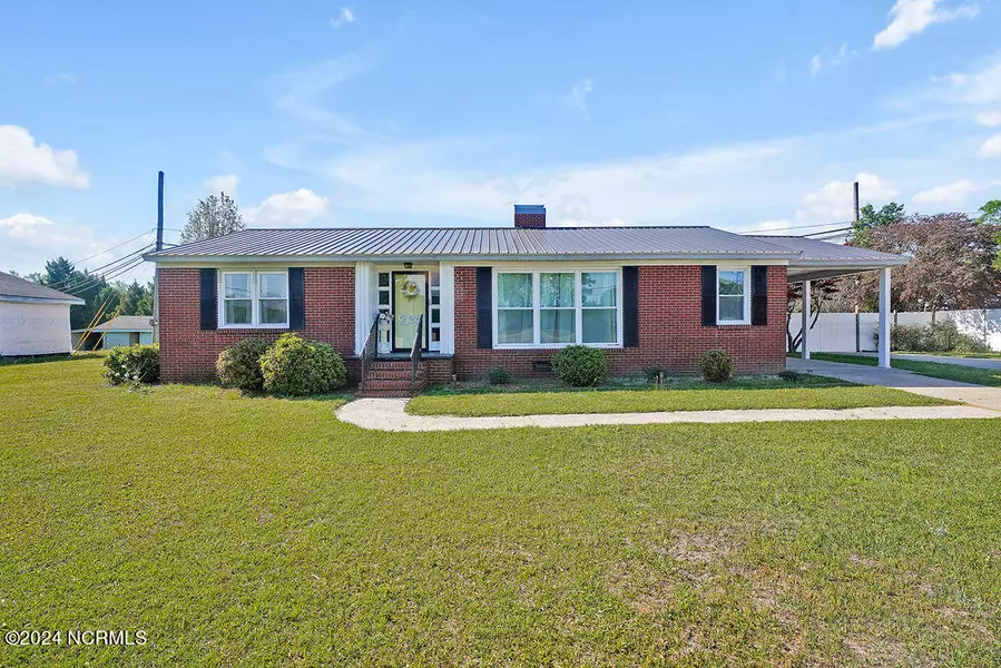 735 Washington ST, Whiteville, NC 28472