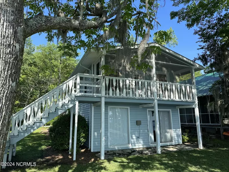 2810 Canal Cove RD, Lake Waccamaw, NC 28450