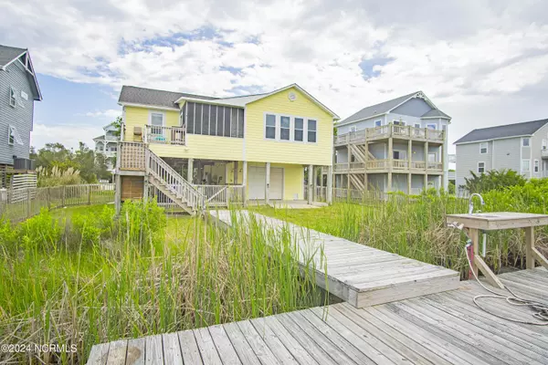 North Topsail Beach, NC 28460,141 Old Village LN