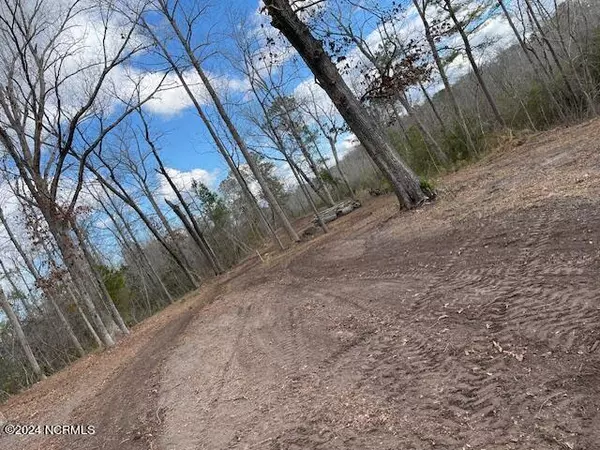 Jacksonville, NC 28540,111 Barry LN