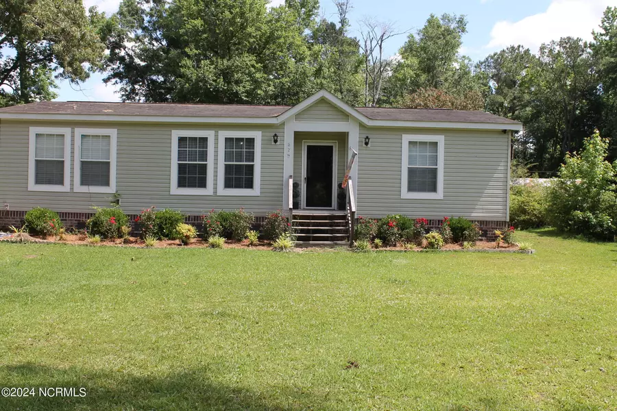 525 Old Wilmington RD, Whiteville, NC 28472