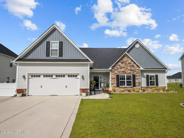 926 Farmyard Garden DR, Jacksonville, NC 28546