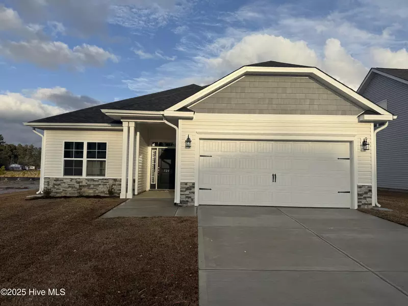 720 Greenwich PL, Richlands, NC 28574