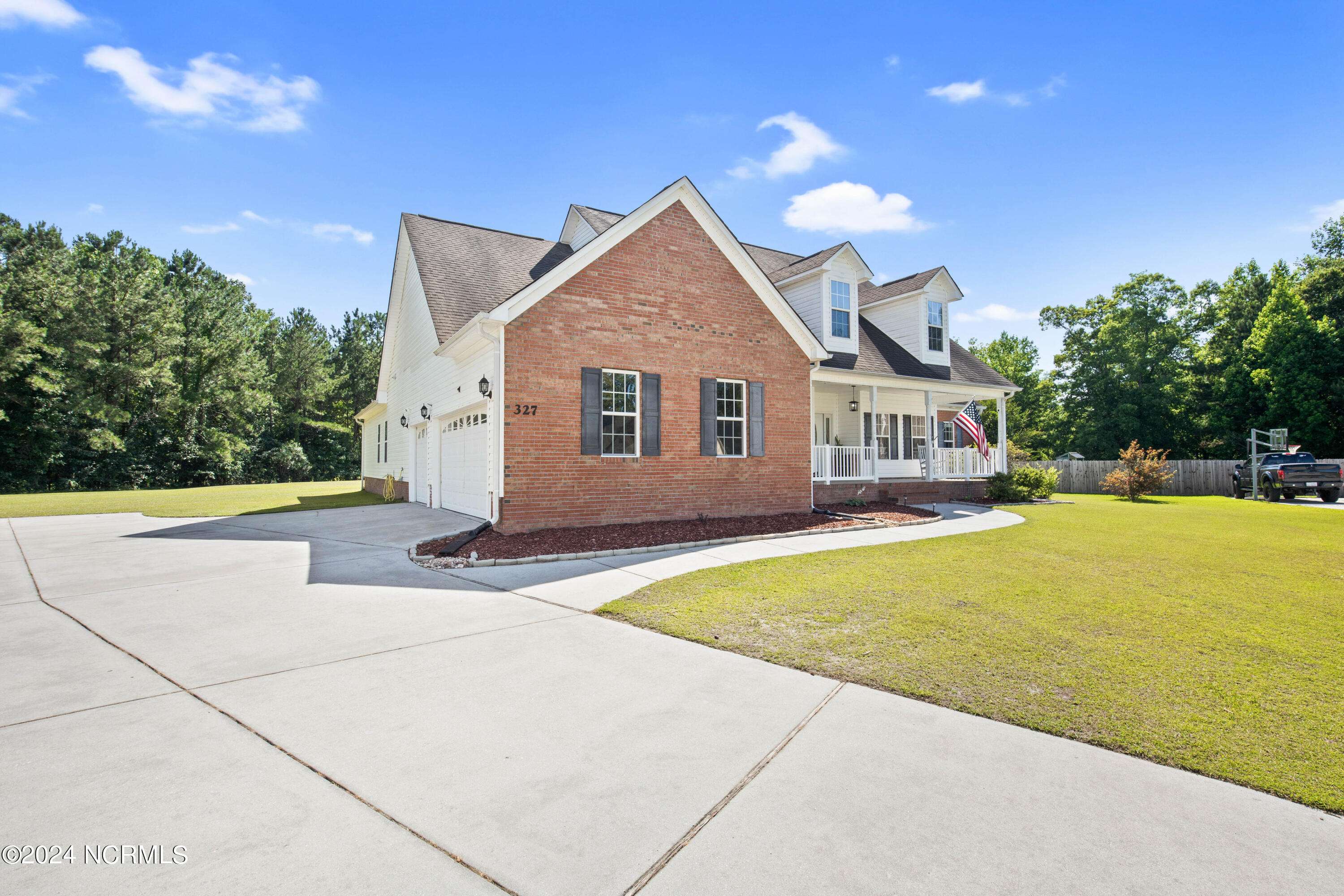 Jacksonville, NC 28540,327 W Howard DR