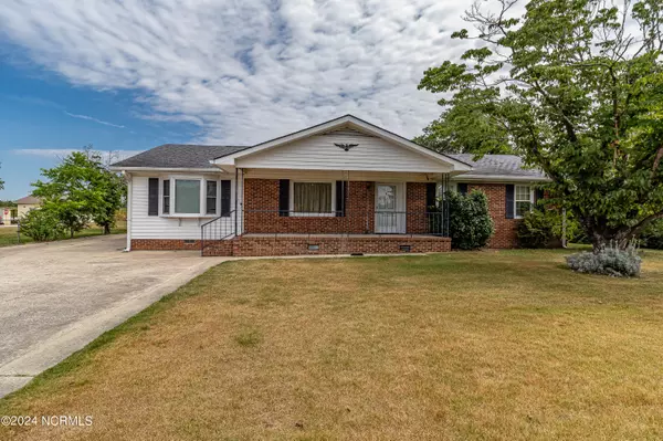 135 Dale RD,  Mount Olive,  NC 28365