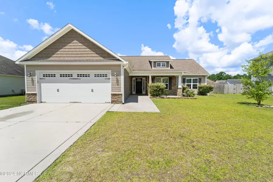 306 Aquamarine CIR, Jacksonville, NC 28546