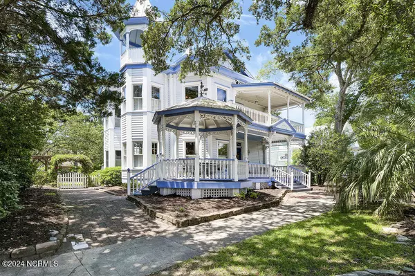 Southport, NC 28461,229 N Caswell AVE