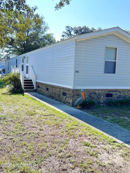 106 NE 76th ST, Oak Island, NC 28465