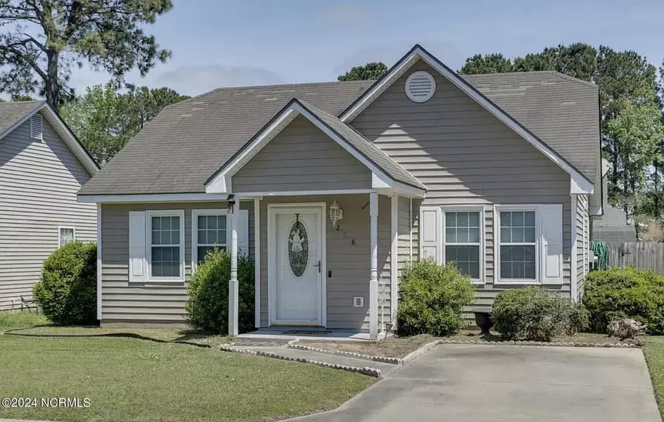 208 Oakwood LN, Elizabeth City, NC 27909