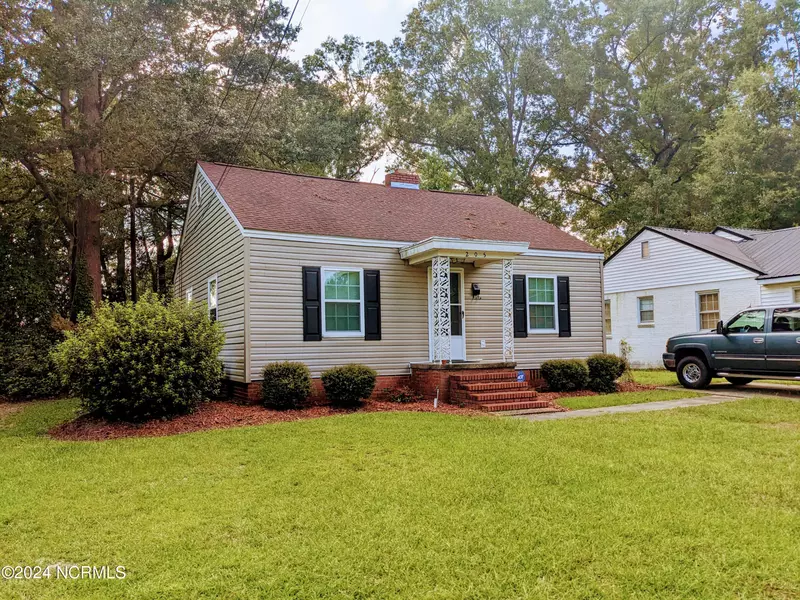 205 N Thompson ST, Whiteville, NC 28472