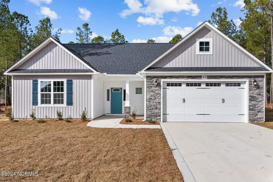 619 Muscadine LN, Aberdeen, NC 28315