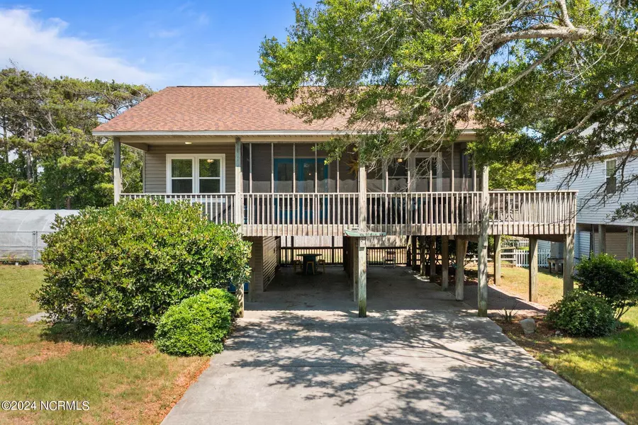 106 SE 56th ST, Oak Island, NC 28465