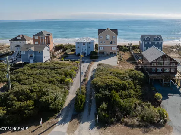 North Topsail Beach, NC 28460,4462 Island DR