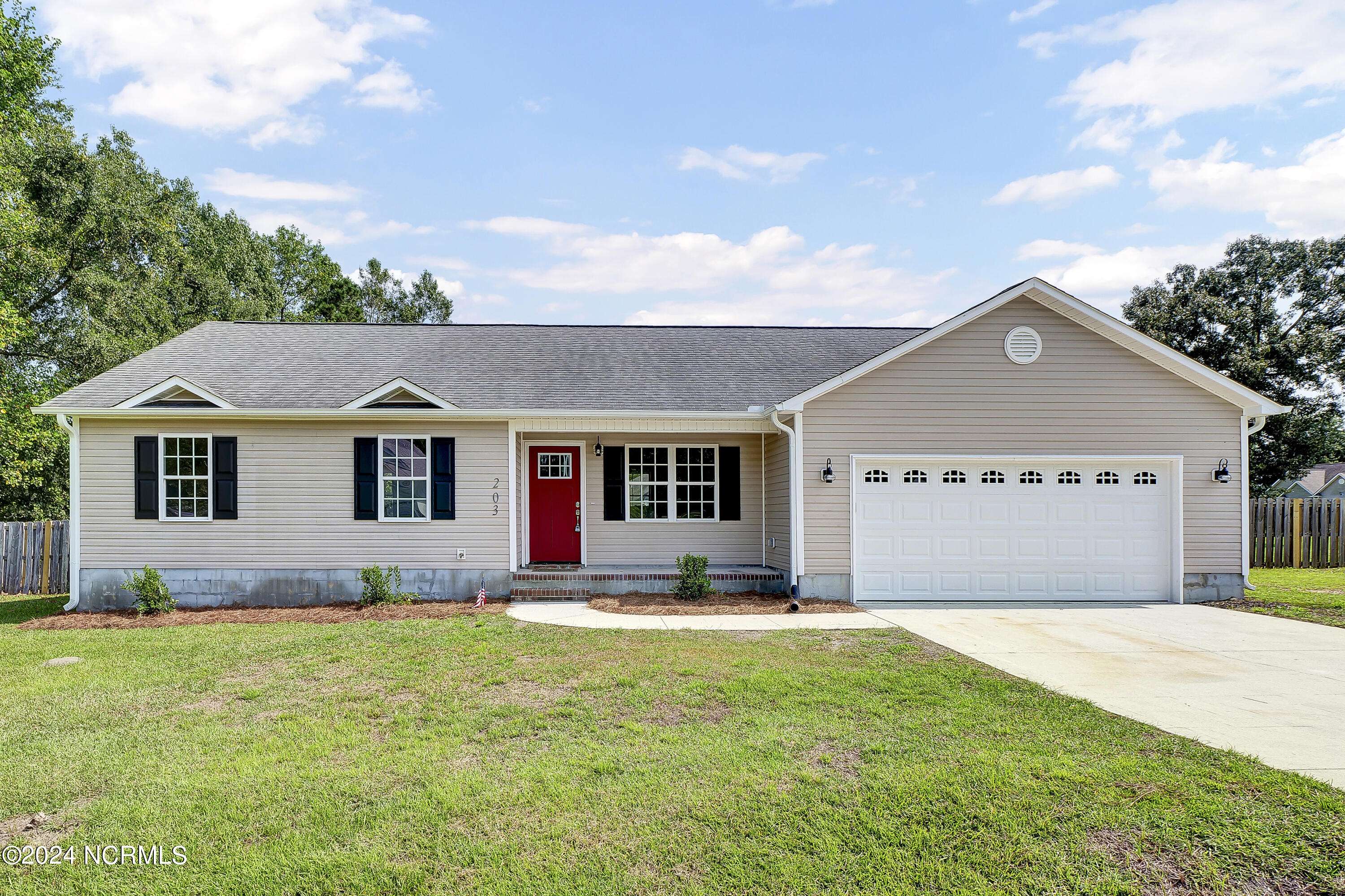203 Scout LN, Chinquapin, NC 28521