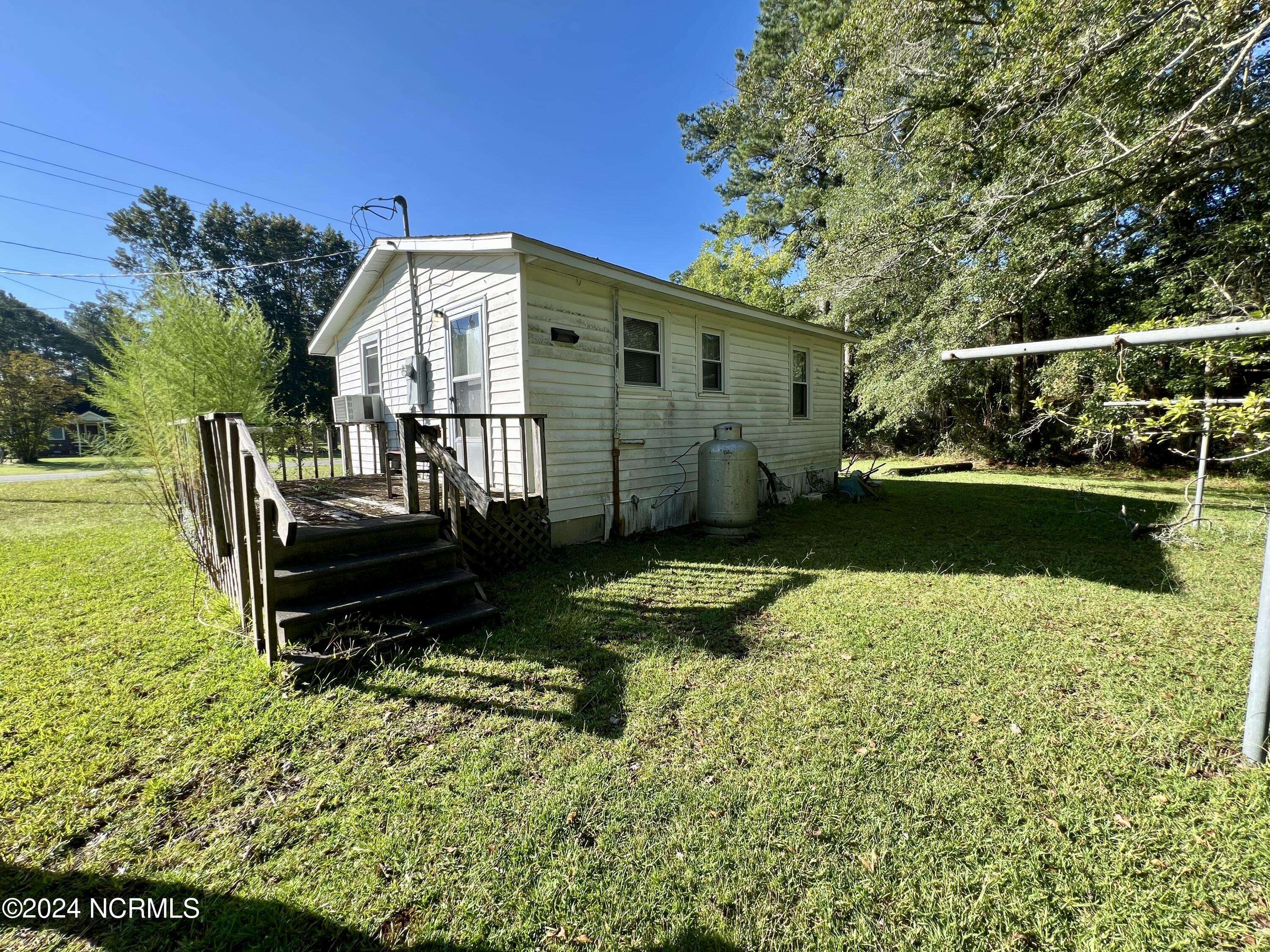 Jacksonville, NC 28540,438 Holly Shelter RD