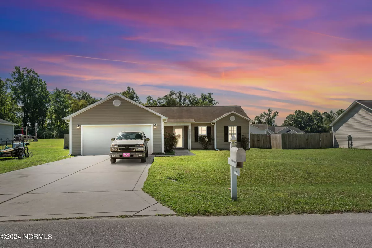 Richlands, NC 28574,414 Midnight DR