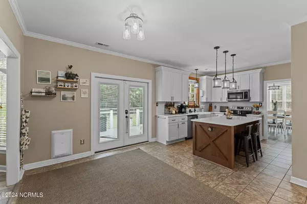 Swansboro, NC 28584,105 Forest LN