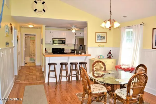Carolina Beach, NC 28428,104 Dow AVE