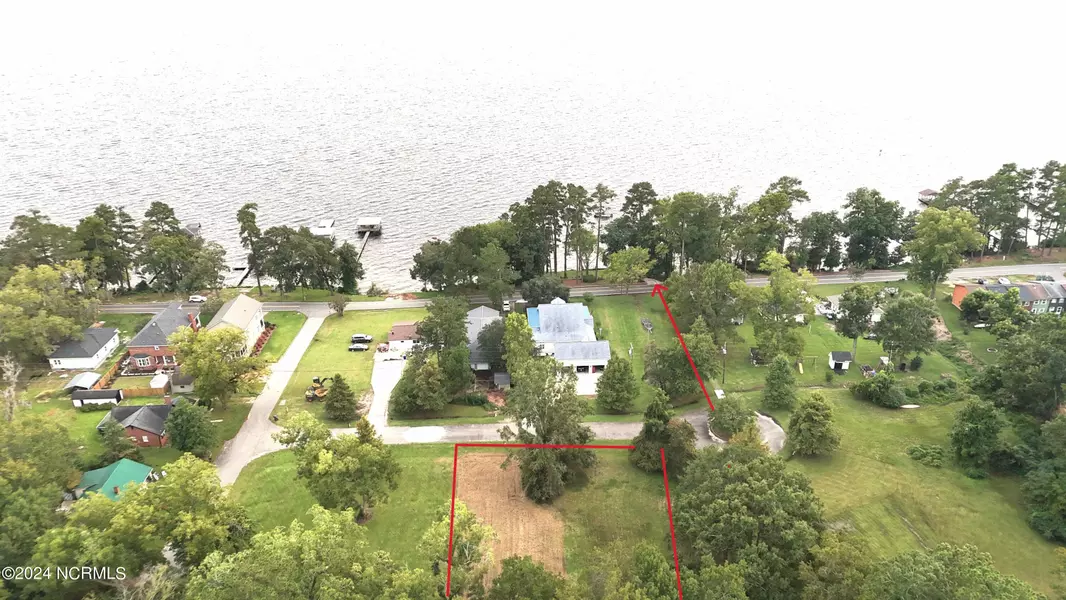 2 Live Oak CIR, Lake Waccamaw, NC 28450