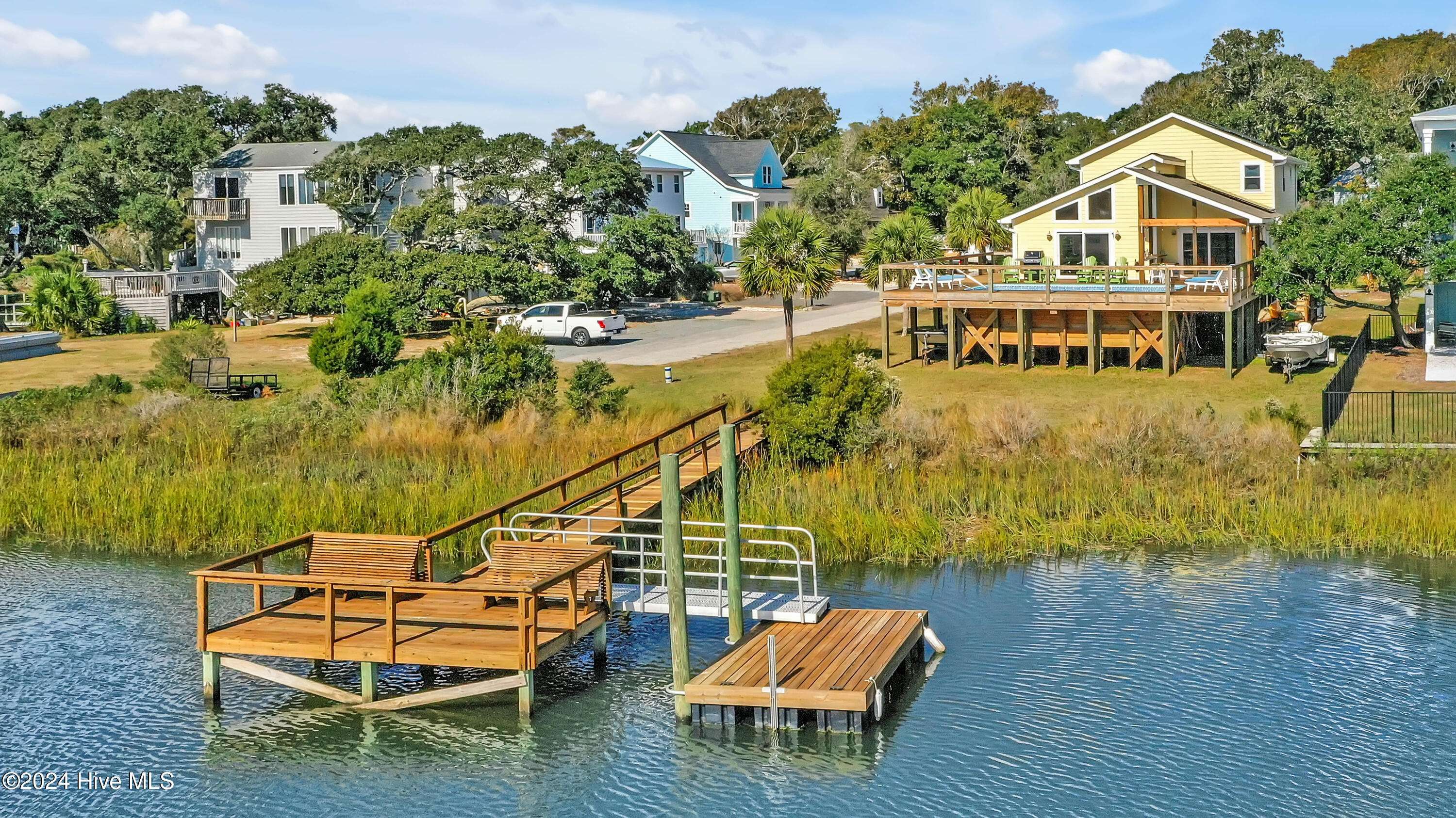 122 SW 24th ST, Oak Island, NC 28465