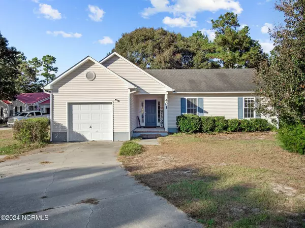 401 Cherry CT, Richlands, NC 28574