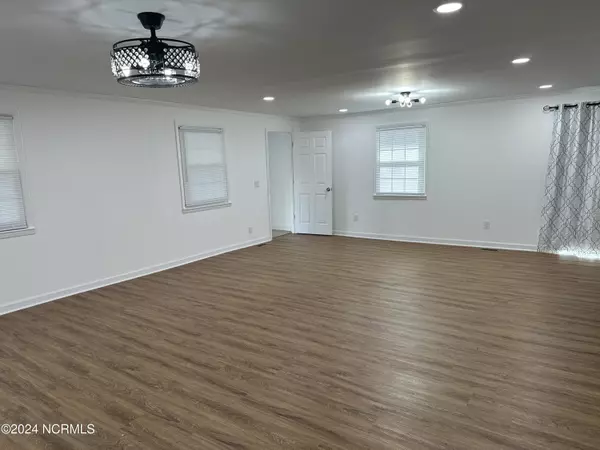 Clinton, NC 28328,603 Sanders ST