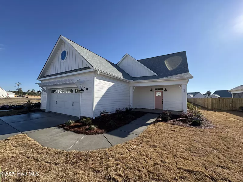 192 Bluebird LN, Hampstead, NC 28443