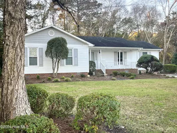 2240 Meadowglenn RD, Greenville, NC 27858