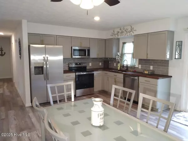 Southport, NC 28461,990 Palmetto RD
