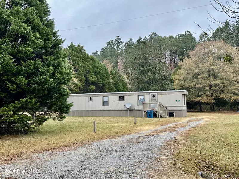 1373 Tom Pepper RD, Creswell, NC 27928