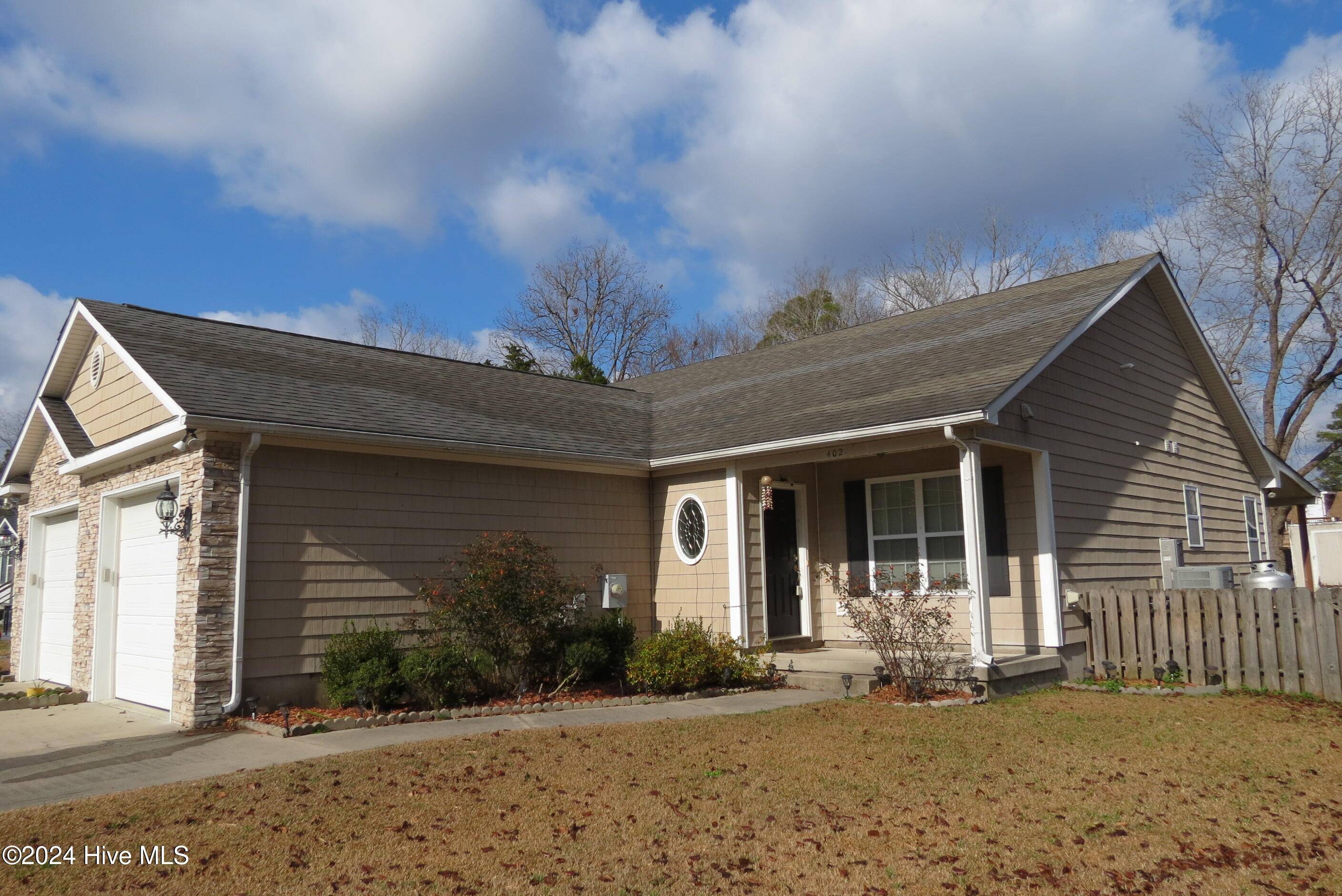 402 South ST #B, Bayboro, NC 28515