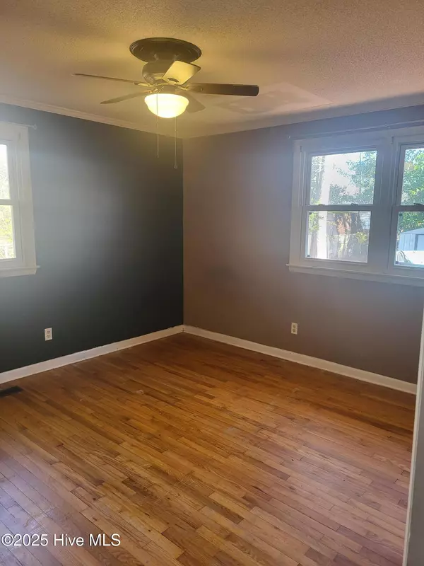 Jacksonville, NC 28540,1008 Hendricks AVE