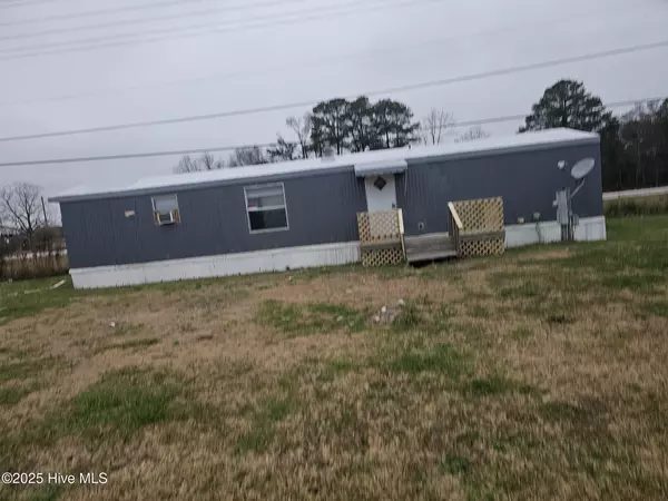 65 E Barr RD,  Chocowinity,  NC 27817