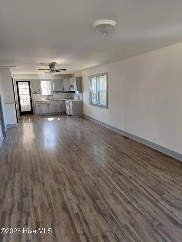 Robersonville, NC 27871,303 E Purvis ST