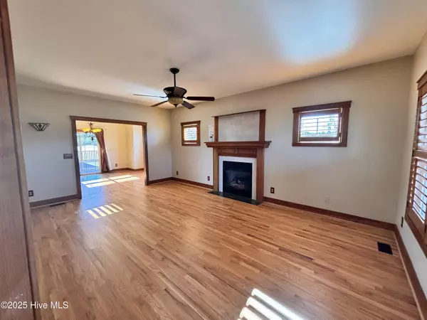 Clinton, NC 28328,1661 Timberlake DR