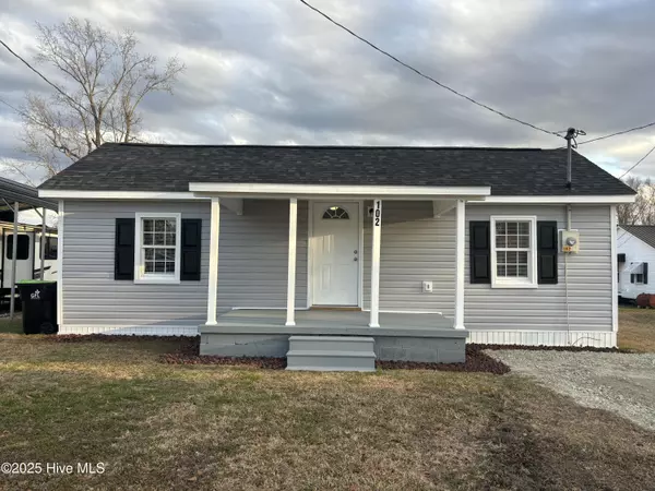 102 N Cox ST, Richlands, NC 28574