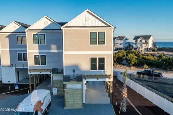 Surf City, NC 28445,729 N Topsail DR